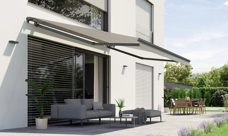 Markise als Schattenspender auf der Terrasse – moderner Sonnenschutz mit hochwertigem Markisenstoff